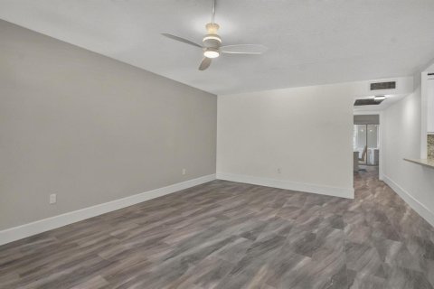 Condo in Deerfield Beach, Florida, 2 bedrooms  № 2246464 - photo 6