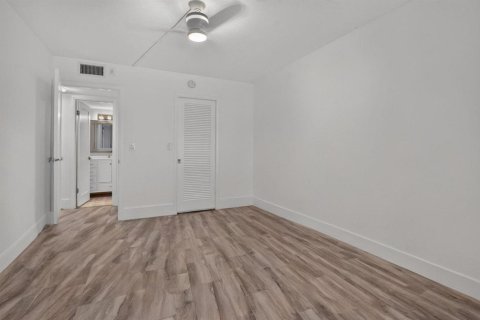 Condo in Deerfield Beach, Florida, 2 bedrooms  № 2246464 - photo 26