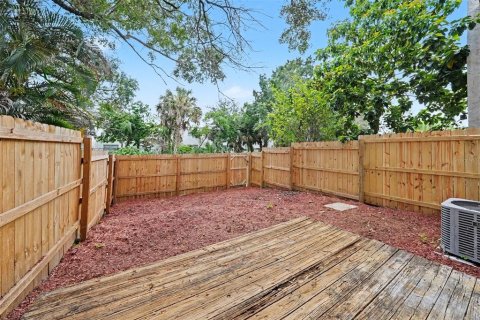 Touwnhouse à vendre à Tampa, Floride: 2 chambres, 101.82 m2 № 2216827 - photo 23