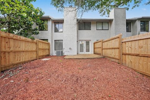 Touwnhouse à vendre à Tampa, Floride: 2 chambres, 101.82 m2 № 2216827 - photo 24