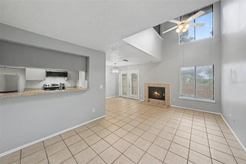 Touwnhouse à vendre à Tampa, Floride: 2 chambres, 101.82 m2 № 2216827 - photo 5