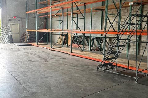 Купить коммерческую недвижимость в Суитуотер, Флорида № 2007238 - фото 15