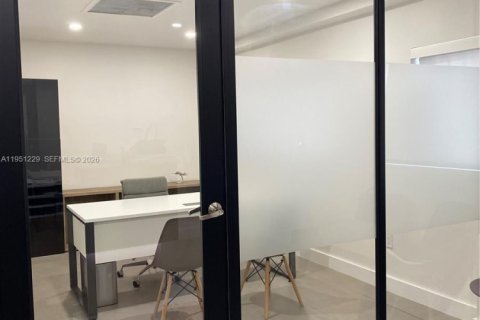 Купить коммерческую недвижимость в Суитуотер, Флорида № 2007238 - фото 8