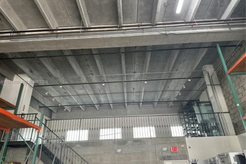 Купить коммерческую недвижимость в Суитуотер, Флорида № 2007238 - фото 14