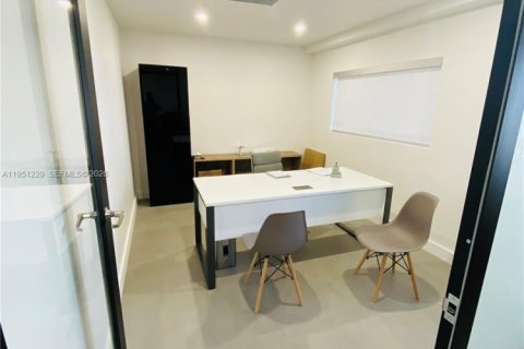 Купить коммерческую недвижимость в Суитуотер, Флорида № 2007238 - фото 11