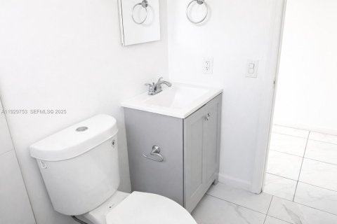 Снять в аренду виллу или дом в Майами, Флорида 2 спальни, 72.56м2, № 1988961 - фото 6