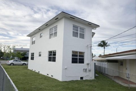 Снять в аренду виллу или дом в Майами, Флорида 2 спальни, 72.56м2, № 1988961 - фото 9