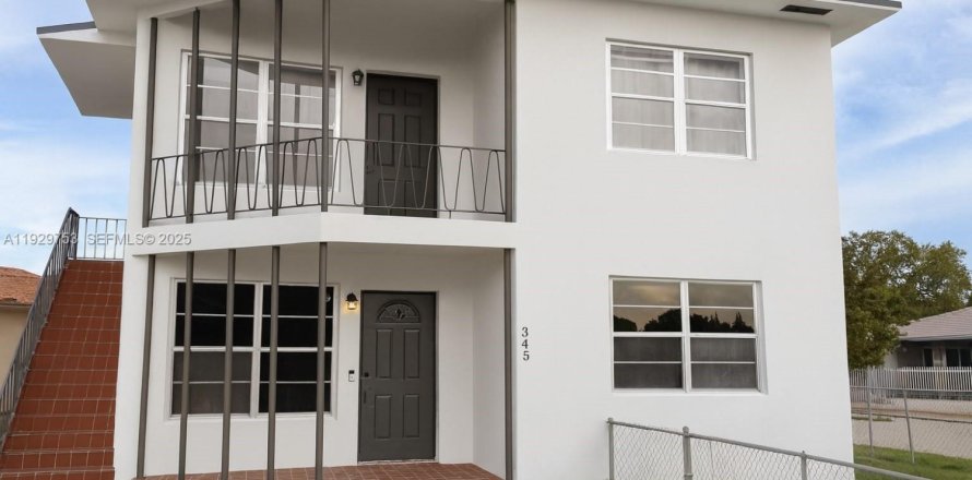 Дом в Майами, Флорида 2 спальни, 72.56м2 № 1988961