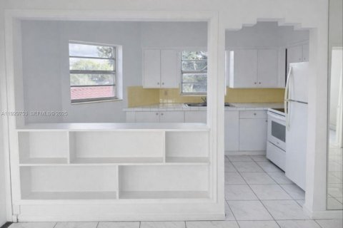 Снять в аренду виллу или дом в Майами, Флорида 2 спальни, 72.56м2, № 1988961 - фото 4