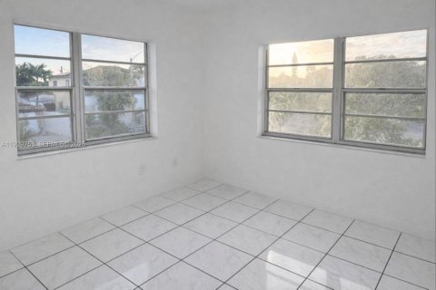 Снять в аренду виллу или дом в Майами, Флорида 2 спальни, 72.56м2, № 1988961 - фото 5