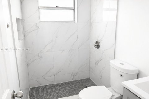 Снять в аренду виллу или дом в Майами, Флорида 2 спальни, 72.56м2, № 1988961 - фото 8