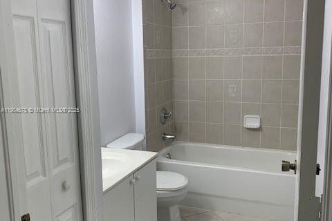 Снять в аренду таунхаус в Хомстед, Флорида 2 спальни, 98.2м2, № 1955142 - фото 18