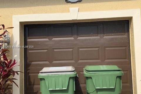 Снять в аренду таунхаус в Хомстед, Флорида 2 спальни, 98.2м2, № 1955142 - фото 21