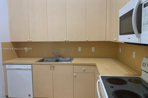 Снять в аренду таунхаус в Хомстед, Флорида 2 спальни, 98.2м2, № 1955142 - фото 9