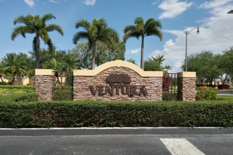 Снять в аренду таунхаус в Хомстед, Флорида 2 спальни, 98.2м2, № 1955142 - фото 1