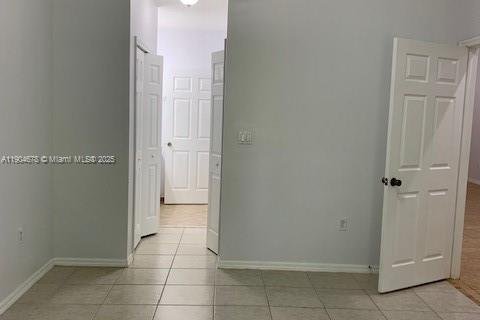 Снять в аренду таунхаус в Хомстед, Флорида 2 спальни, 98.2м2, № 1955142 - фото 11