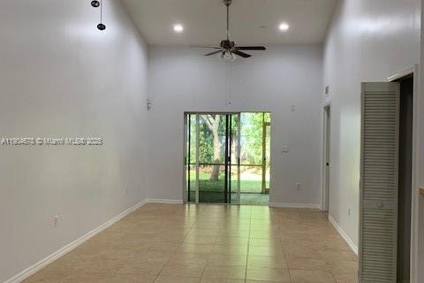 Снять в аренду таунхаус в Хомстед, Флорида 2 спальни, 98.2м2, № 1955142 - фото 4