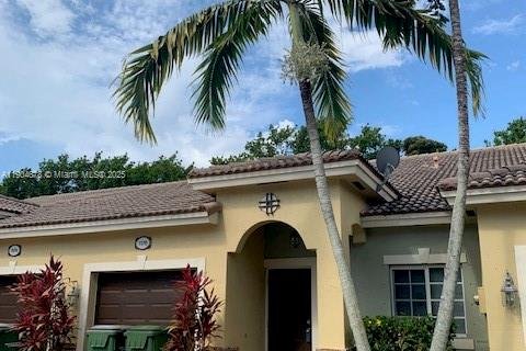 Снять в аренду таунхаус в Хомстед, Флорида 2 спальни, 98.2м2, № 1955142 - фото 2