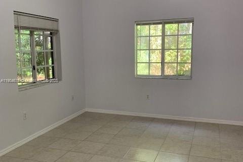 Снять в аренду таунхаус в Хомстед, Флорида 2 спальни, 98.2м2, № 1955142 - фото 10