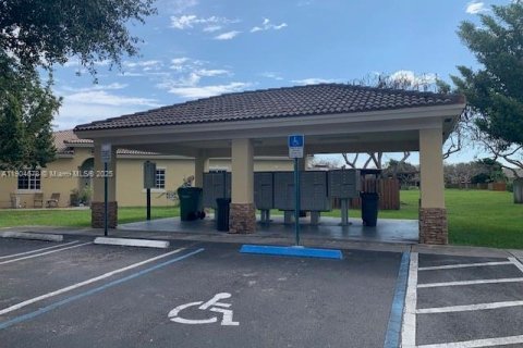 Снять в аренду таунхаус в Хомстед, Флорида 2 спальни, 98.2м2, № 1955142 - фото 22