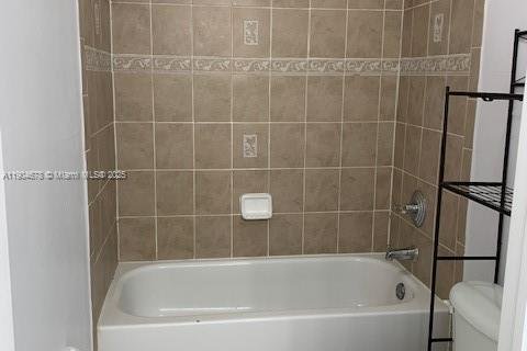 Снять в аренду таунхаус в Хомстед, Флорида 2 спальни, 98.2м2, № 1955142 - фото 15