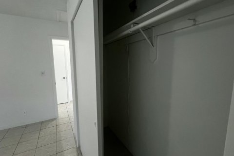 Copropriété à louer à Dania Beach, Floride: 2 chambres, 64.1 m2 № 2084946 - photo 8