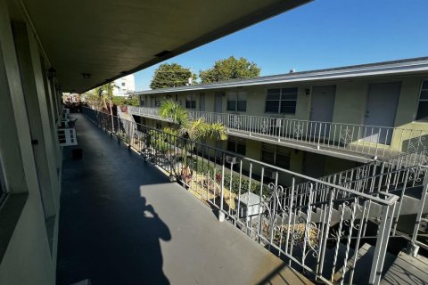 Copropriété à louer à Dania Beach, Floride: 2 chambres, 64.1 m2 № 2084946 - photo 12