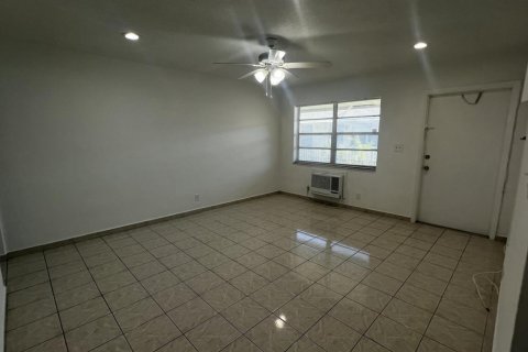 Copropriété à louer à Dania Beach, Floride: 2 chambres, 64.1 m2 № 2084946 - photo 2