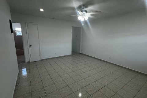 Copropriété à louer à Dania Beach, Floride: 2 chambres, 64.1 m2 № 2084946 - photo 3