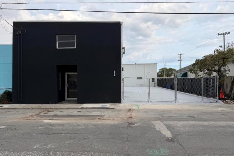 Commercial property in West Palm Beach, Florida № 2172341