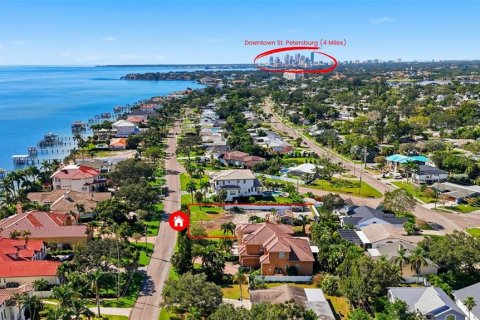 Land in Saint Petersburg, Florida № 2139491