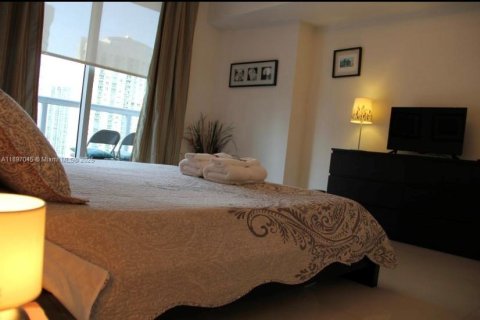 Condo in Miami, Florida, 1 bedroom  № 1948483 - photo 17