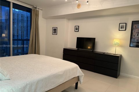 Condo in Miami, Florida, 1 bedroom  № 1948483 - photo 14