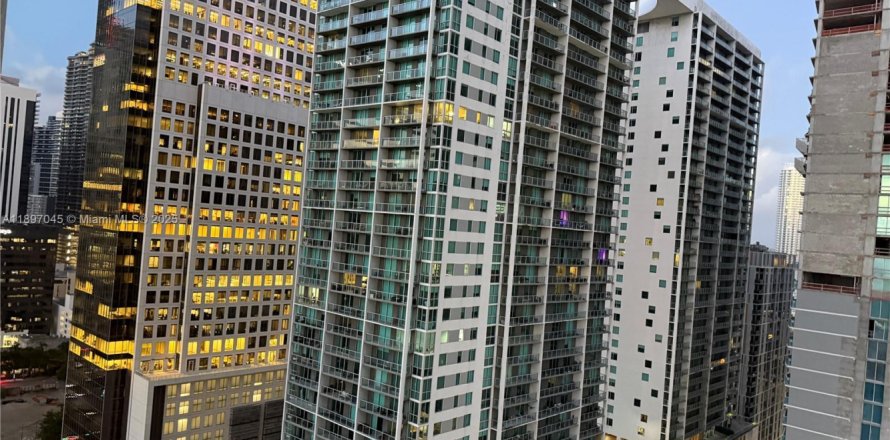 Condo in Miami, Florida, 1 bedroom  № 1948483