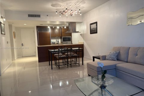 Condo in Miami, Florida, 1 bedroom  № 1948483 - photo 2