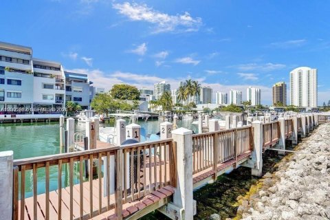 Copropriété à louer à Sunny Isles Beach, Floride: 41.62 m2 № 2170681 - photo 4