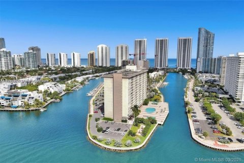 Copropriété à louer à Sunny Isles Beach, Floride: 41.62 m2 № 2170681 - photo 7