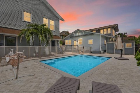 Casa en venta en Tampa, Florida, 5 dormitorios, 326.55 m2 № 2151624 - foto 3