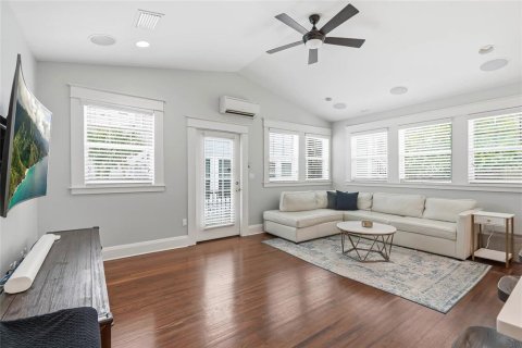 Casa en venta en Tampa, Florida, 5 dormitorios, 326.55 m2 № 2151624 - foto 25