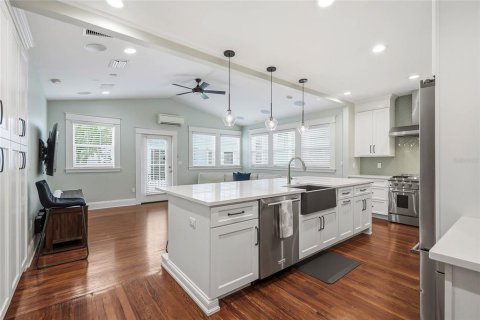 Casa en venta en Tampa, Florida, 5 dormitorios, 326.55 m2 № 2151624 - foto 24