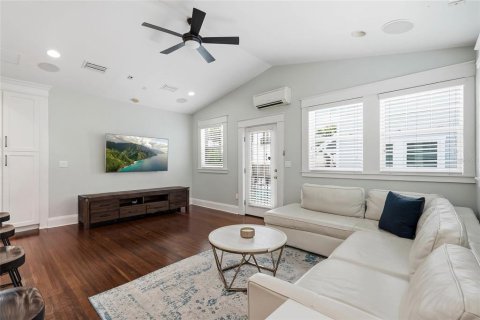 Casa en venta en Tampa, Florida, 5 dormitorios, 326.55 m2 № 2151624 - foto 26