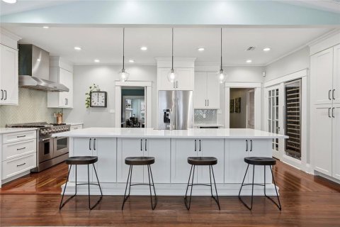 Casa en venta en Tampa, Florida, 5 dormitorios, 326.55 m2 № 2151624 - foto 4