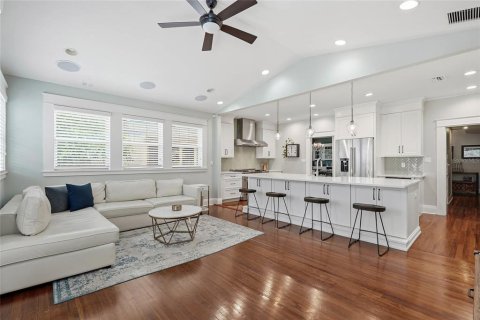 Casa en venta en Tampa, Florida, 5 dormitorios, 326.55 m2 № 2151624 - foto 5