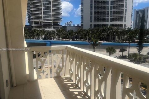 Copropriété à louer à Hallandale Beach, Floride: 1 chambre, 72.46 m2 № 1939491 - photo 14