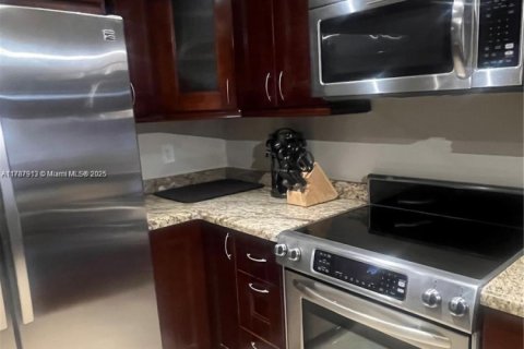 Copropriété à louer à Hallandale Beach, Floride: 1 chambre, 72.46 m2 № 1939491 - photo 17