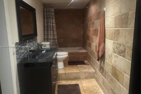 Copropriété à louer à Hallandale Beach, Floride: 1 chambre, 72.46 m2 № 1939491 - photo 9