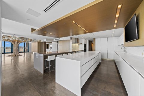 Condo in Bal Harbour, Florida, 2 bedrooms  № 2073662 - photo 2