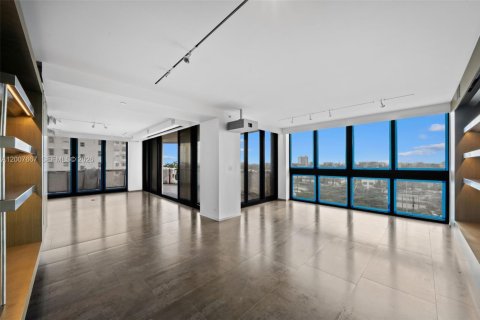 Condo in Bal Harbour, Florida, 2 bedrooms  № 2073662 - photo 17