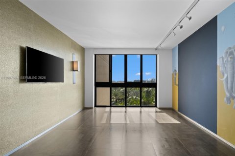 Condo in Bal Harbour, Florida, 2 bedrooms  № 2073662 - photo 30