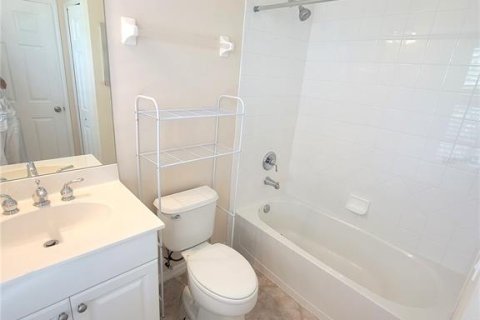 Townhouse in Bradenton, Florida 2 bedrooms, 138.98 sq.m. № 1906067 - photo 17